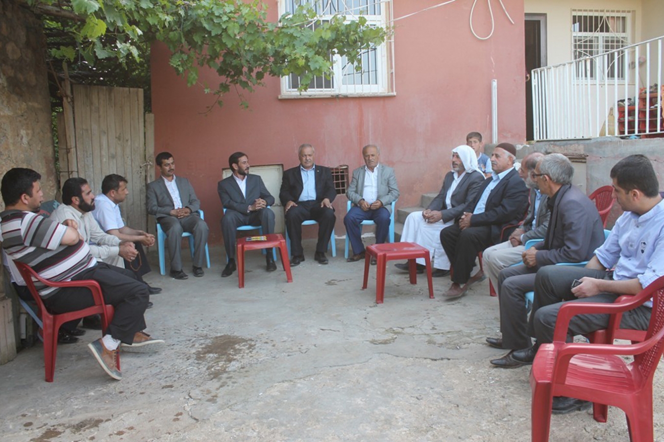 Mardin bağımsız adayı Kılınç, Artuklu köylerini ziyaret etti Mardin bağımsız adayı Kılınç, Artuklu köylerini ziyaret etti